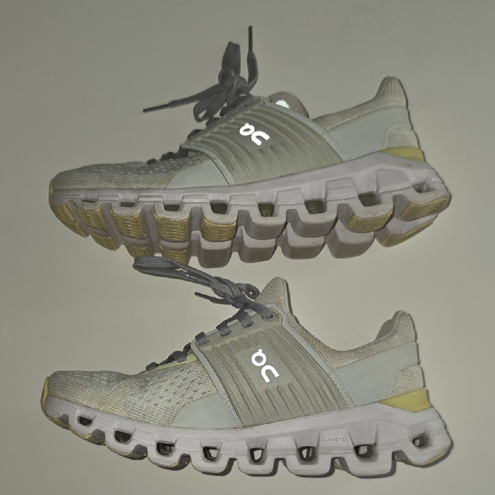 On Cloud Running Sneakers - Picture 7 of 8